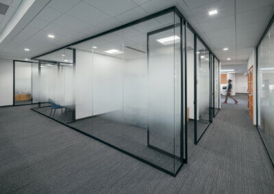 demountable walls with gradient film